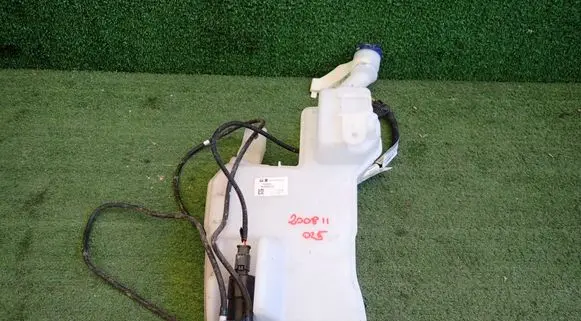 Peugeot 2008 II Windshield washer fluid reservoir/tank 