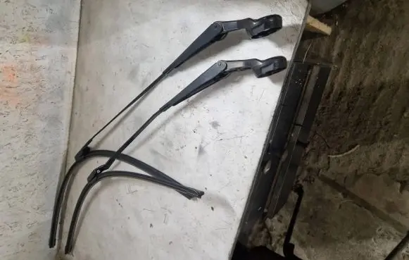 Citroen C4 Grand Picasso Front wiper blade arm