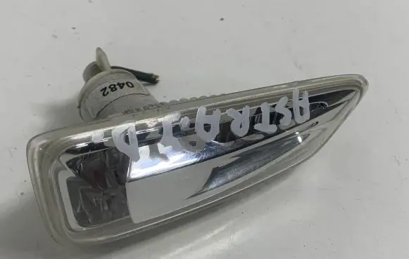 Opel Astra J Front fender indicator light 13273104