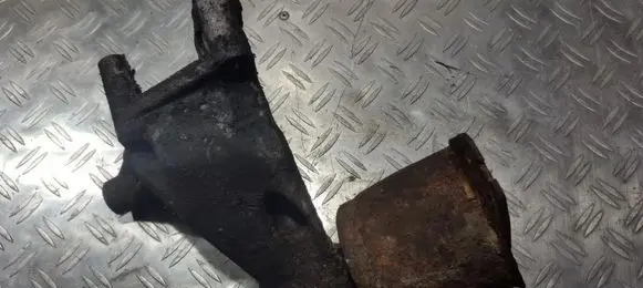 Alfa Romeo 156 Engine mounting bracket