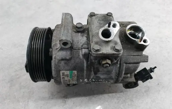 Volkswagen Touran I Air conditioning (A/C) compressor (pump) 1K0820803S