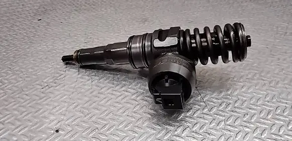 Volkswagen PASSAT B6 Fuel injector 038130073BQ