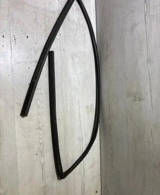 Ford Fiesta Rubber seal front door window/glass 