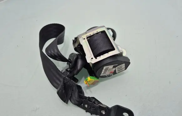 Volvo XC90 Third row seat belt 6841767