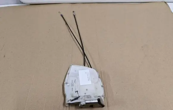 Suzuki Swift I Rear door lock