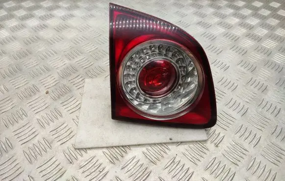 Tailgate rear/tail lights
