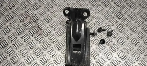 Volvo V70 Bottom radiator support slam panel 