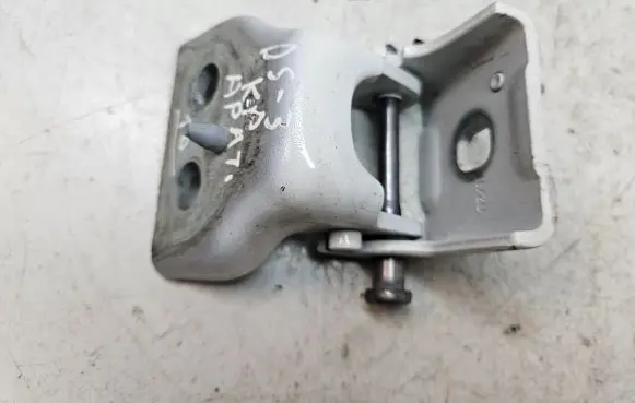 Citroen DS3 Front door lower hinge 