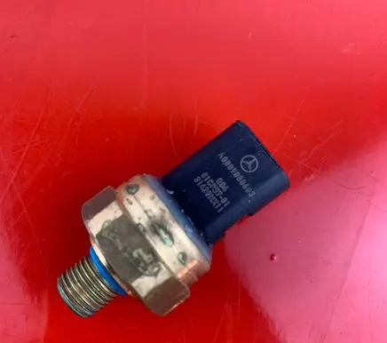 Mercedes-Benz E W213 Fuel pressure sensor A0009050603
