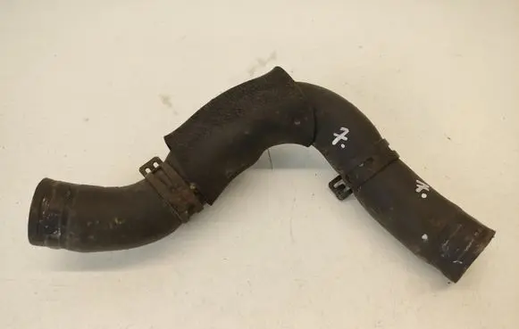 Engine coolant pipe/hose