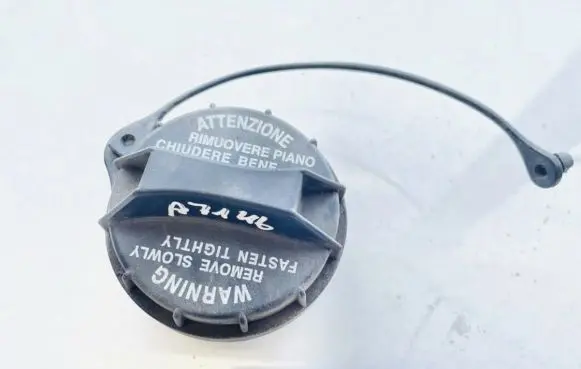 KIA Carens II Fuel tank filler cap 