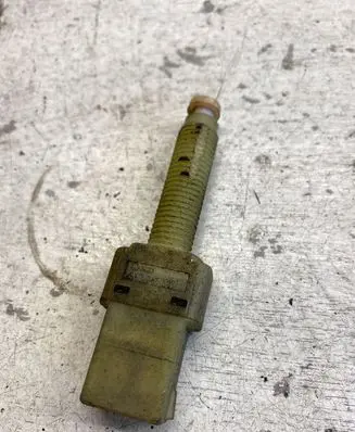 Volkswagen PASSAT B5 Brake pedal sensor switch 443945515