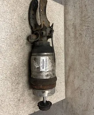Audi Q7 4L Front air suspension shock absorber 7L8616040D L67ATF028D96BB