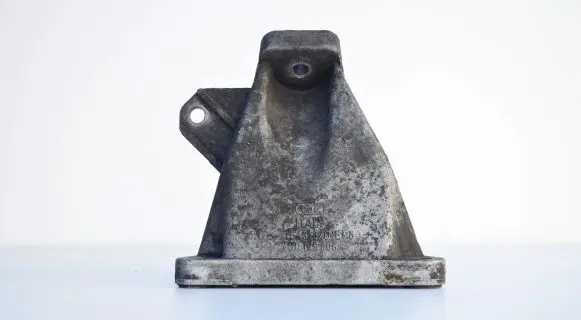 Audi A4 S4 B5 8D Engine mounting bracket 4B0199308