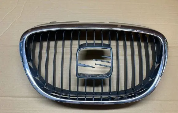 Seat Altea Front bumper upper radiator grill 5P0853654