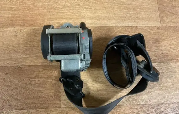 Citroen C5 Middle seatbelt buckle (rear) 7110273