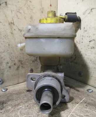 Skoda Octavia Mk1 (1U) Master brake cylinder BOSCH21027099