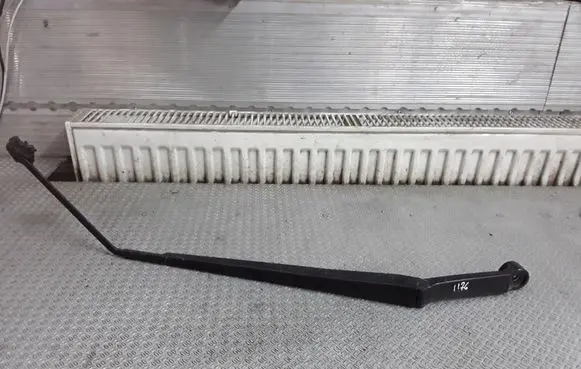 Toyota Avensis Verso Front wiper blade arm