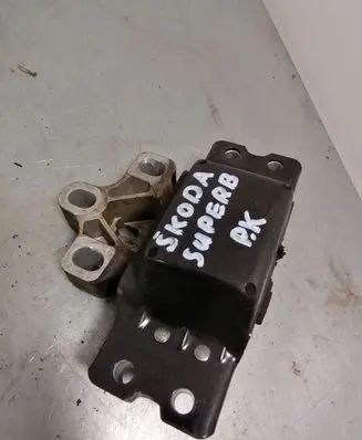 Skoda Superb B6 (3T) Engine mount bracket 3C0199555