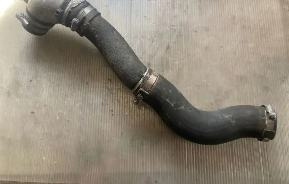 Intercooler hose/pipe