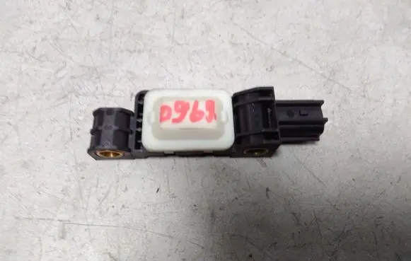 Audi A8 S8 D3 4E Airbag deployment crash/impact sensor 4B0959643D 020312030407