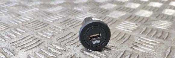 Jaguar I-Pace USB socket connector J9D319010AA