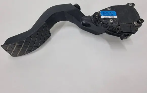 Audi A4 S4 B5 8D Accelerator throttle pedal 8D1723523F 6PV00837602