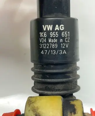 Skoda Fabia Mk2 (5J) Windscreen/windshield washer pump 1K6955651 3122789