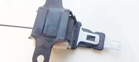 Middle seatbelt (rear)
