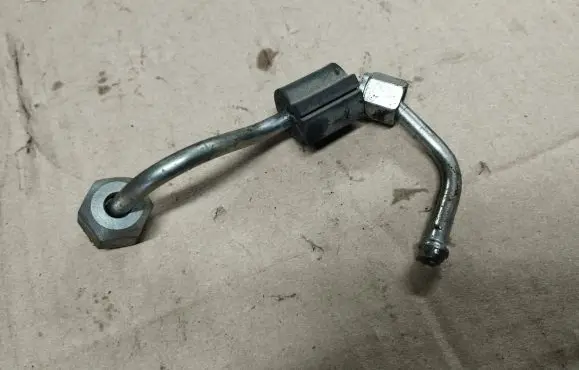 Jeep Renegade Fuel injector supply line/pipe 55218921