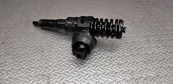 Volkswagen Caddy Fuel injector 038130073AG