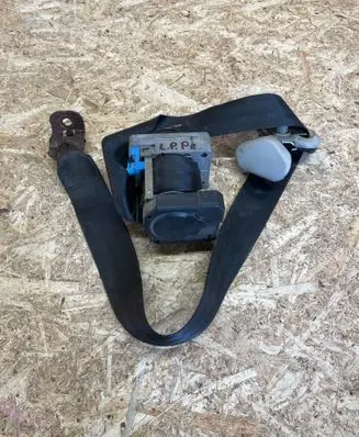 Volkswagen Golf IV Front seatbelt