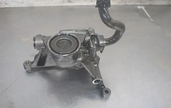 Audi A6 S6 C5 4B Oil pump 059115105G