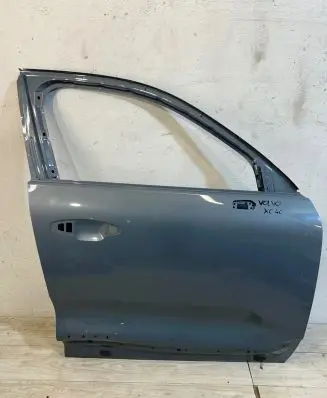 Volvo XC40 Front door
