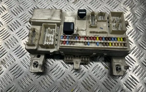 Volvo V50 Fuse module 31254903 09146646 100309