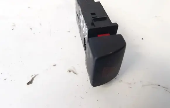 Hyundai Santa Fe Hazard light switch 409096