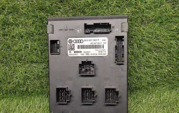 Audi A4 S4 B8 8K Comfort/convenience module 8K0907063P F005V00851