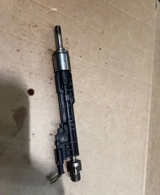 BMW X6 E71 Fuel injector 0261500109