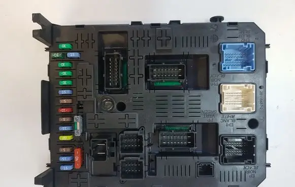 Peugeot Partner Comfort/convenience module 967847688001 230346602