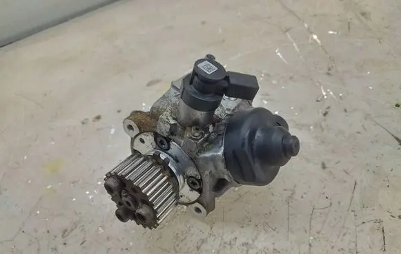 Volkswagen PASSAT CC Fuel injection high pressure pump 03L130755L 0445010526 05260311