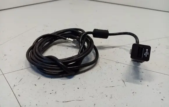 BMW 5 F10 F11 USB socket connector 9237656 84109237656 61319167196