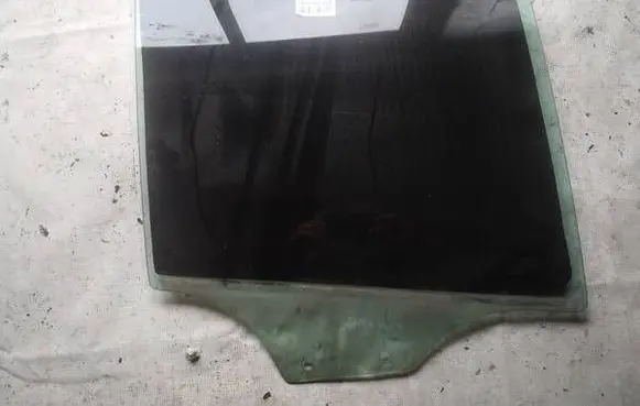 Mazda 2 Rear door window glass as2