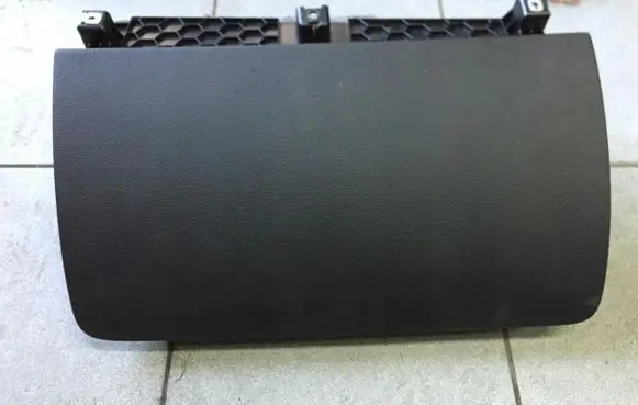 Audi Q7 4L Glove box