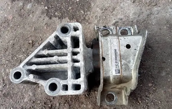 Peugeot Boxer Engine mount bracket 01358088080