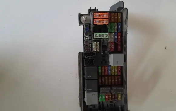 Mercedes-Benz ML W164 Fuse module A1645400272