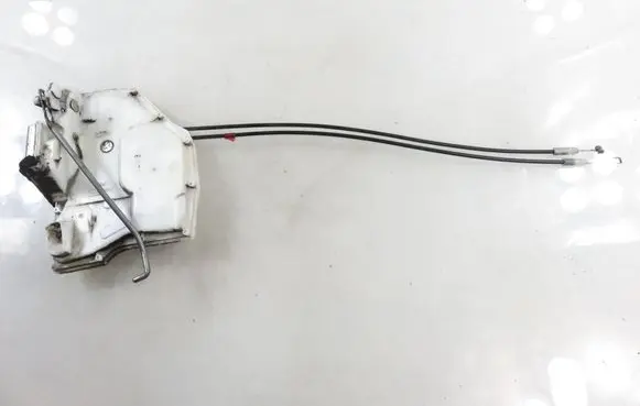 Suzuki Swift I Front door lock 