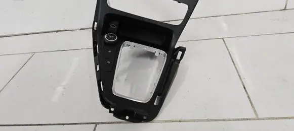Ford Focus Gear shifter surround trim plastic F1EBA044H83A