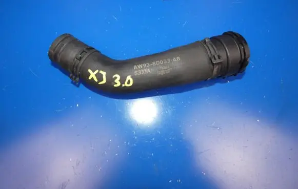 Jaguar XJ X351 Engine coolant pipe/hose AW938D033AB B3JJA