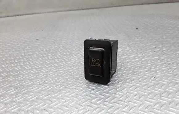 Mitsubishi Pajero Differential lock switch 