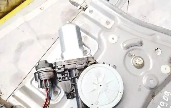 Mitsubishi Grandis Front door window regulator motor